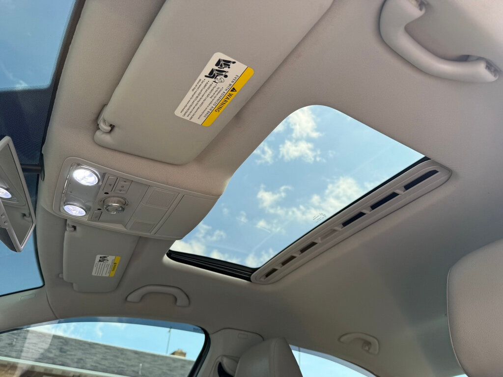2013 Volkswagen Passat TDI photo 26