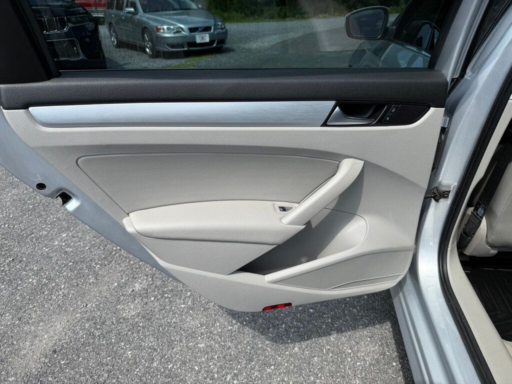 2013 Volkswagen Passat TDI photo 28