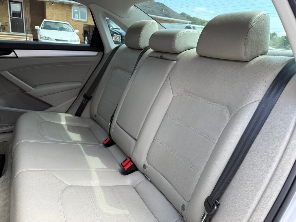 2013 Volkswagen Passat TDI photo 29