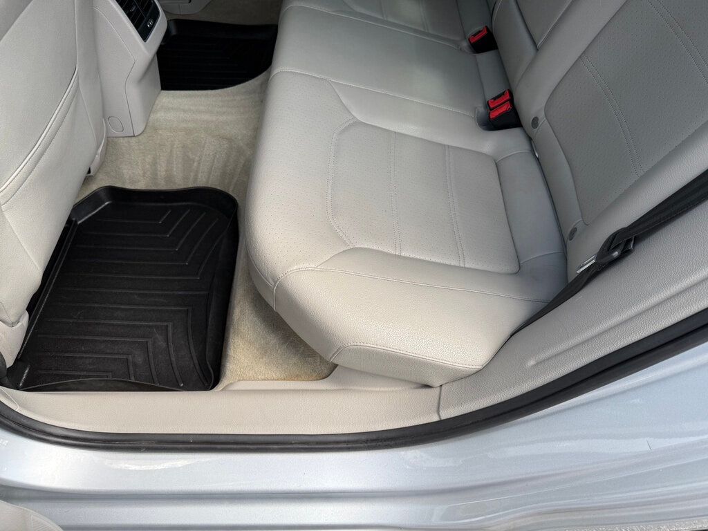2013 Volkswagen Passat TDI photo 31