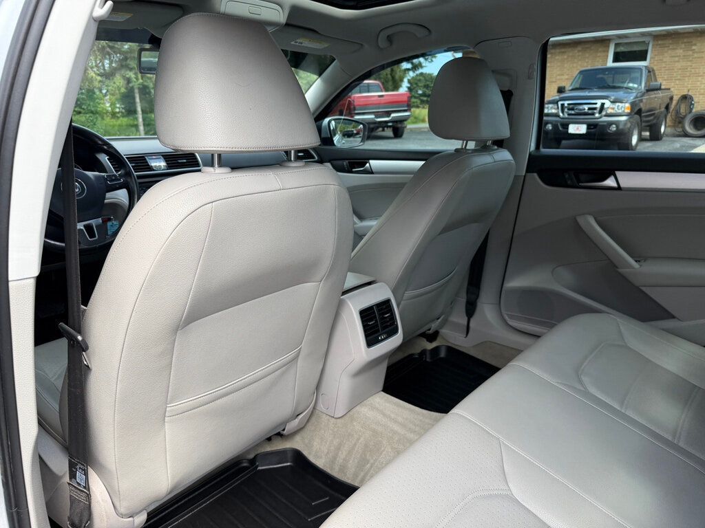 2013 Volkswagen Passat TDI photo 32