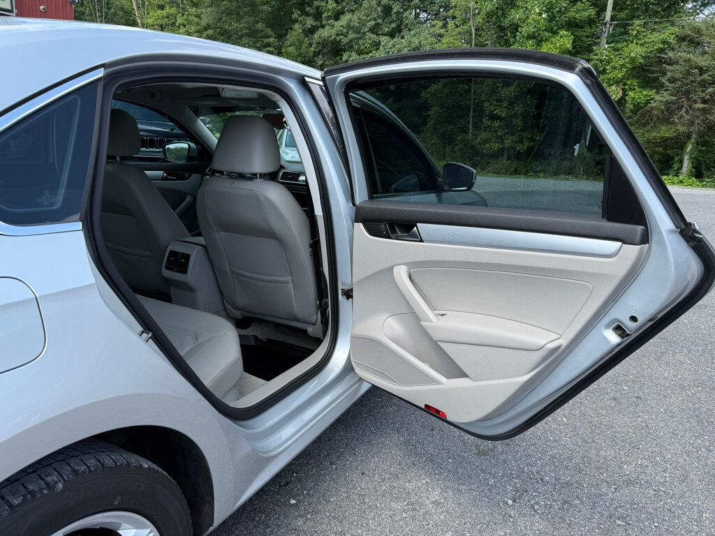 2013 Volkswagen Passat TDI photo 34