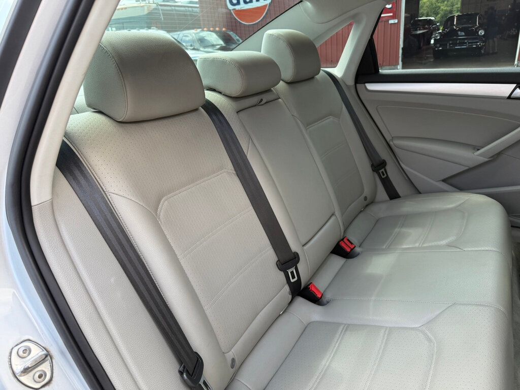 2013 Volkswagen Passat TDI photo 36