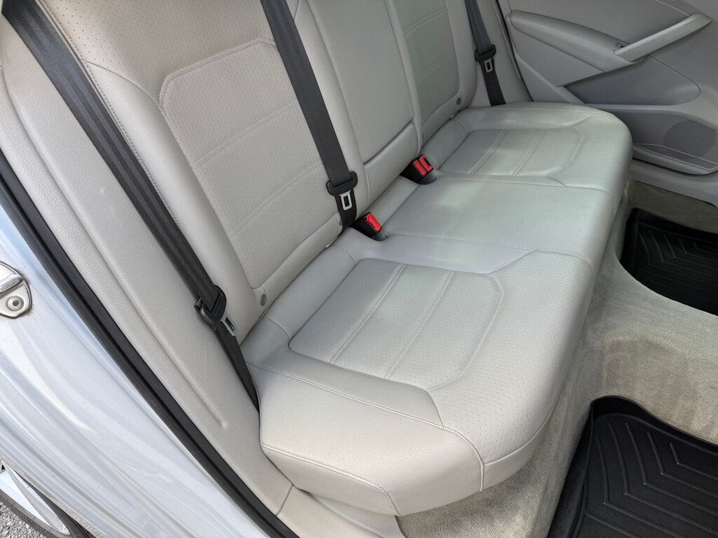 2013 Volkswagen Passat TDI photo 37