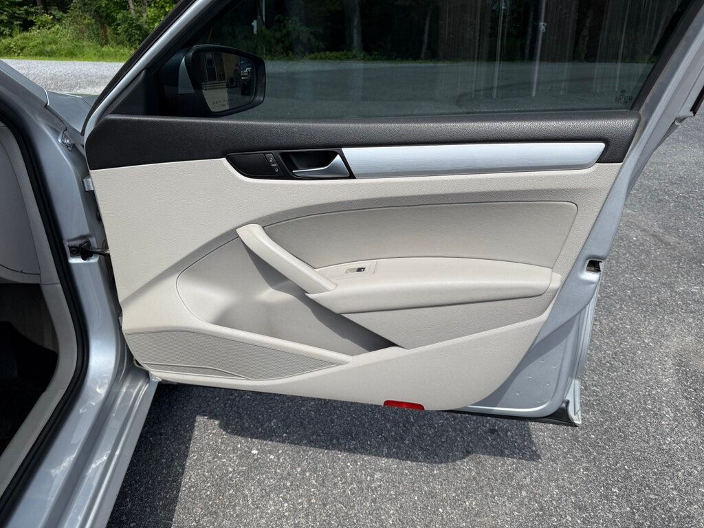 2013 Volkswagen Passat TDI photo 41
