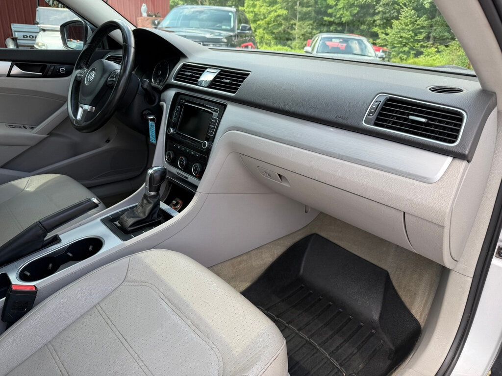 2013 Volkswagen Passat TDI photo 45