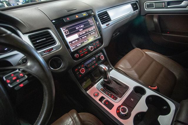 2013 Volkswagen Touareg 4dr TDI 4WD SUV - 22971818 - 4