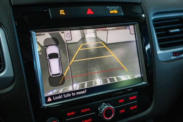 2013 Volkswagen Touareg 4dr TDI 4WD SUV - 22971818 - 6