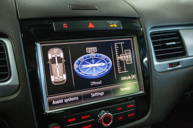 2013 Volkswagen Touareg 4dr TDI 4WD SUV - 22971818 - 7