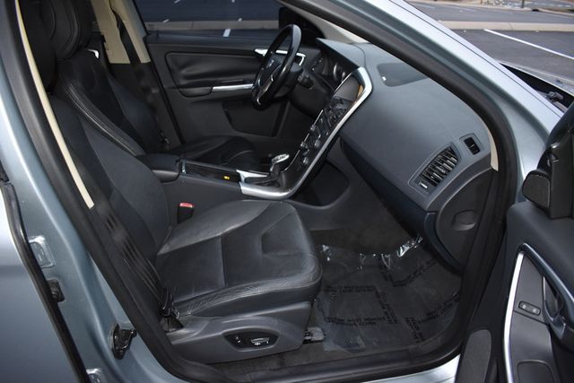 2013 Volvo XC60 AWD 4dr 3.2L Platinum - 22954125 - 17