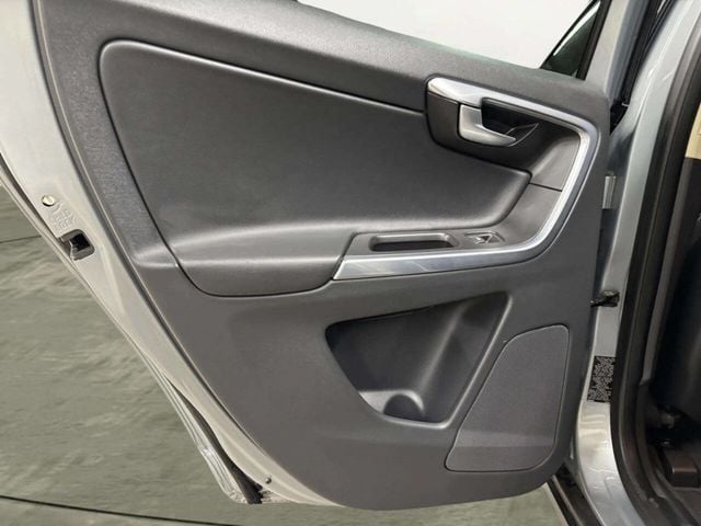 2013 Volvo XC60 T6 AWD 4dr SUV - 22952546 - 13