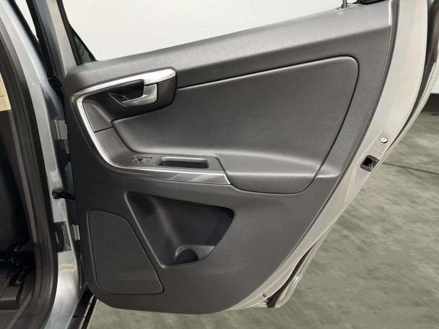 2013 Volvo XC60 T6 AWD 4dr SUV - 22952546 - 18