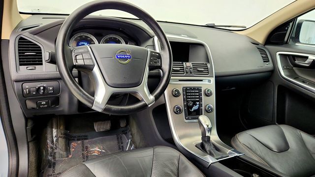 2013 Volvo XC60 T6 AWD Platinum w/ Climate Pkg, BLIS & Remote Start - 23090324 - 12