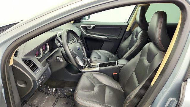 2013 Volvo XC60 T6 AWD Platinum w/ Climate Pkg, BLIS & Remote Start - 23090324 - 20