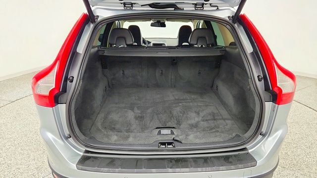 2013 Volvo XC60 T6 AWD Platinum w/ Climate Pkg, BLIS & Remote Start - 23090324 - 22