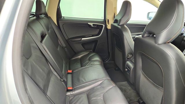 2013 Volvo XC60 T6 AWD Platinum w/ Climate Pkg, BLIS & Remote Start - 23090324 - 23