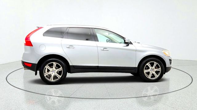 2013 Volvo XC60 T6 AWD Platinum w/ Climate Pkg, BLIS & Remote Start - 23090324 - 3