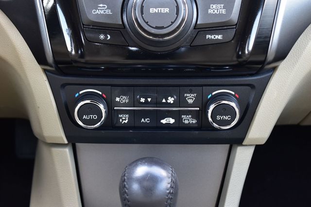 2014 Acura ILX 4dr Sedan 2.0L Tech Pkg - 22999670 - 26