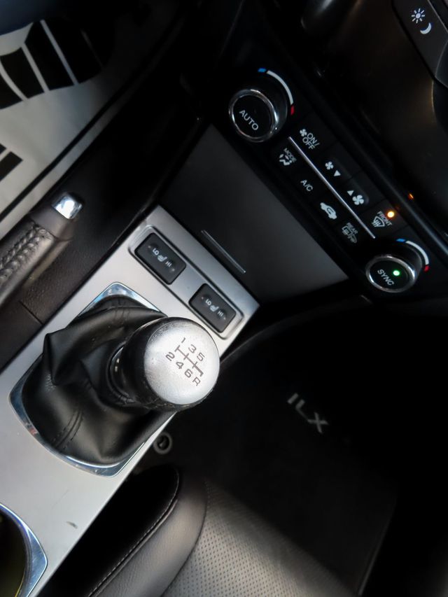 2014 Acura ILX 4dr Sedan 2.4L Premium Pkg - 22934869 - 34