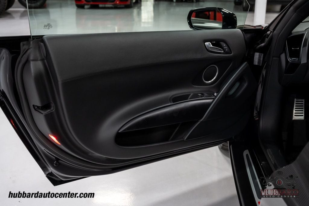 2014 Audi R8 Coupe Quattro V8 photo 10
