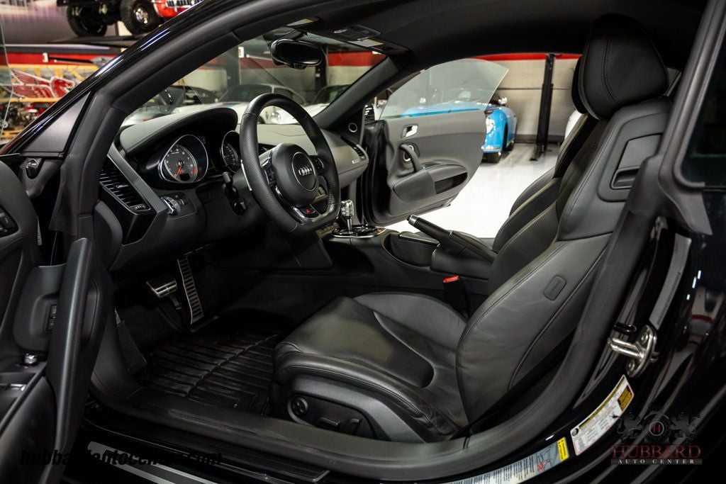 2014 Audi R8 Coupe Quattro V8 photo 11