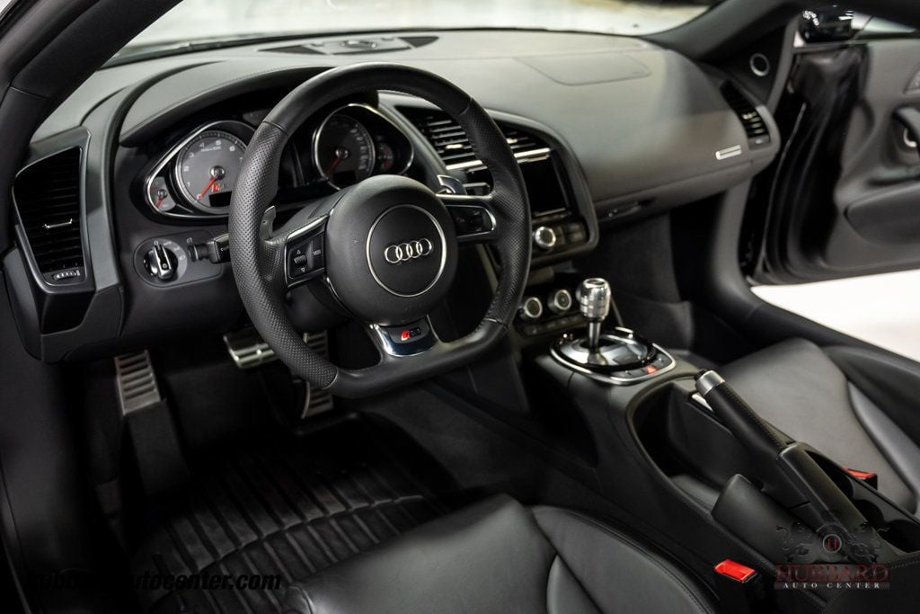 2014 Audi R8 Coupe Quattro V8 photo 12