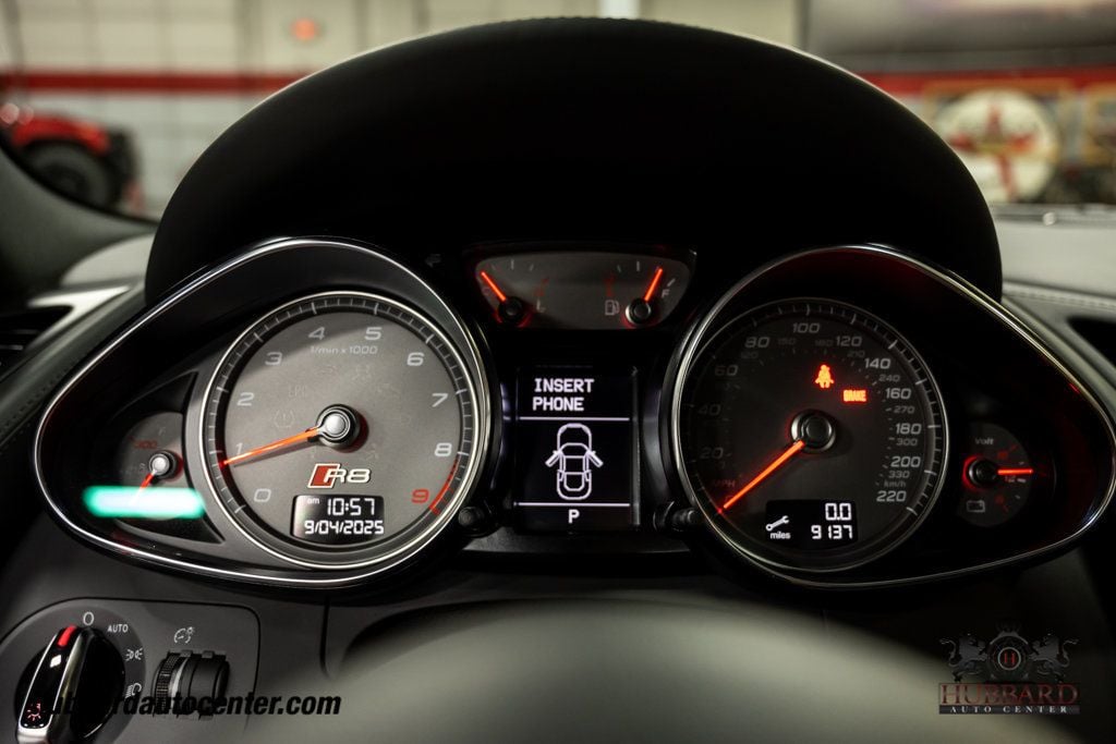 2014 Audi R8 Coupe Quattro V8 photo 16