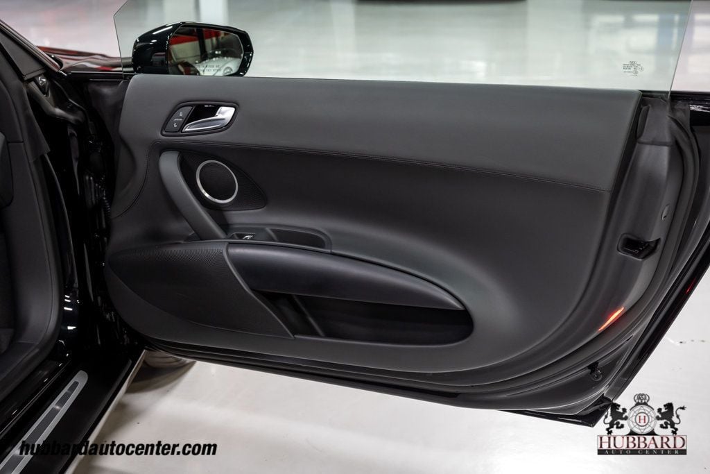 2014 Audi R8 Coupe Quattro V8 photo 17