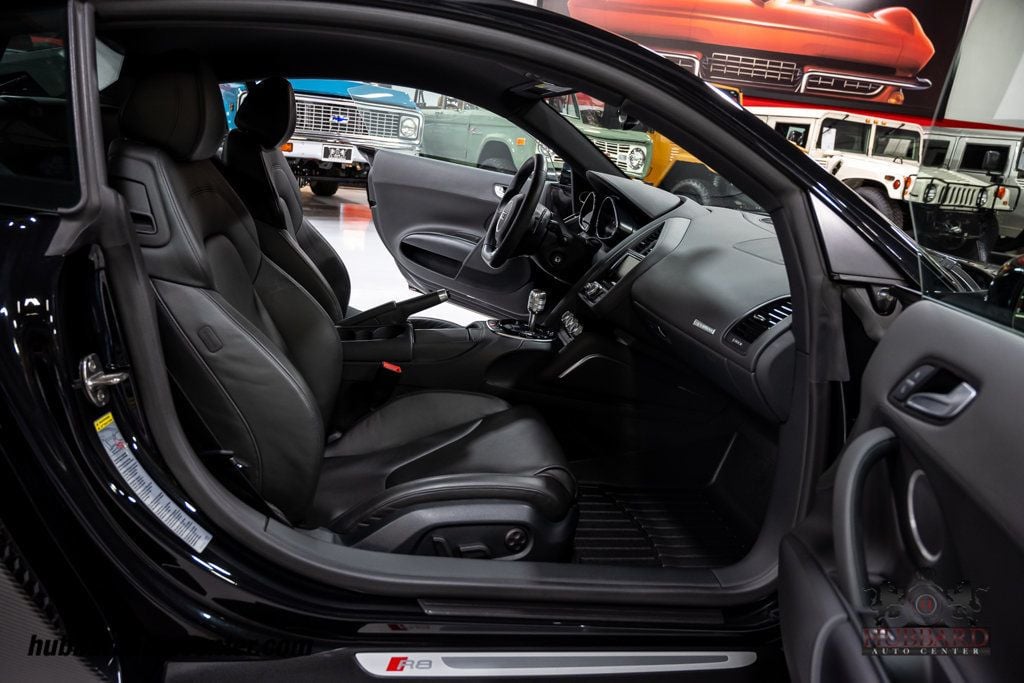 2014 Audi R8 Coupe Quattro V8 photo 18