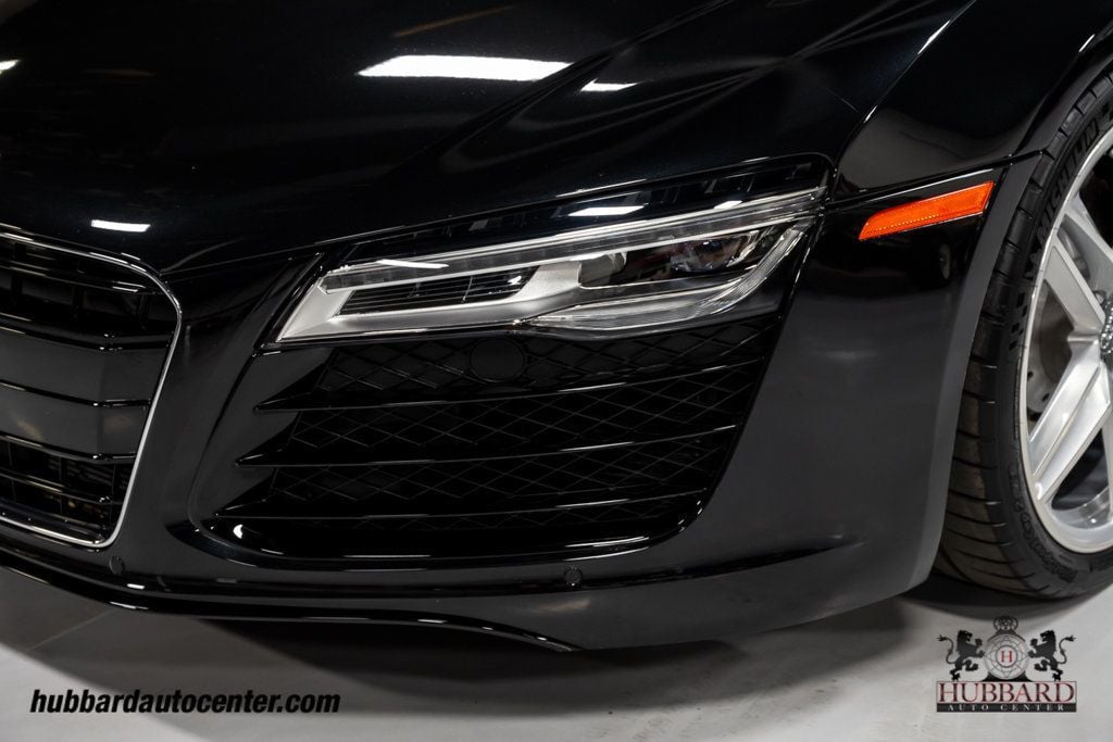 2014 Audi R8 Coupe Quattro V8 photo 24