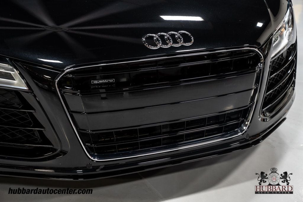 2014 Audi R8 Coupe Quattro V8 photo 25