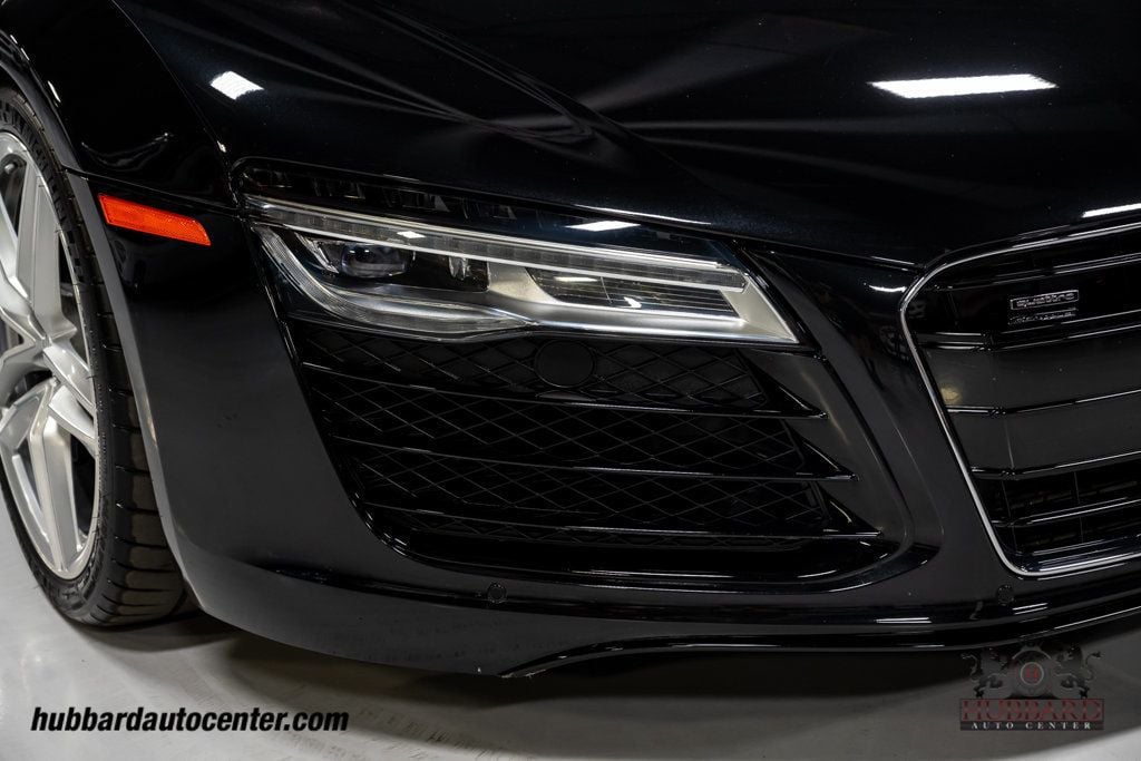 2014 Audi R8 Coupe Quattro V8 photo 26