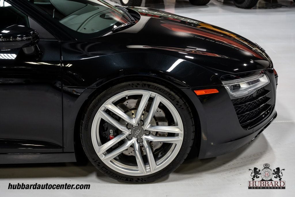 2014 Audi R8 Coupe Quattro V8 photo 29