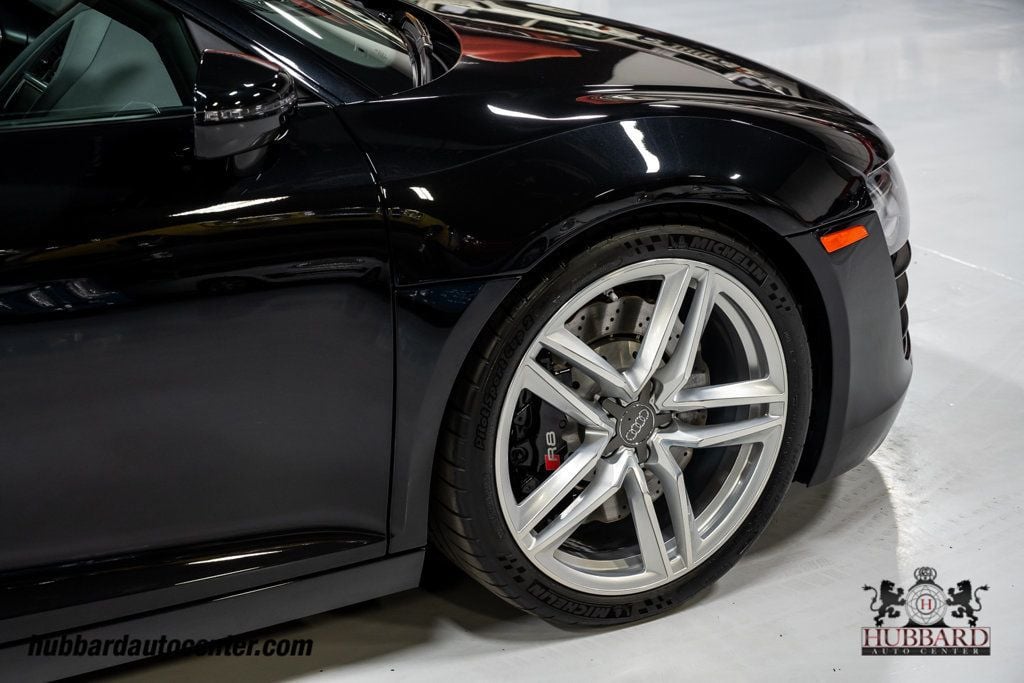 2014 Audi R8 Coupe Quattro V8 photo 31