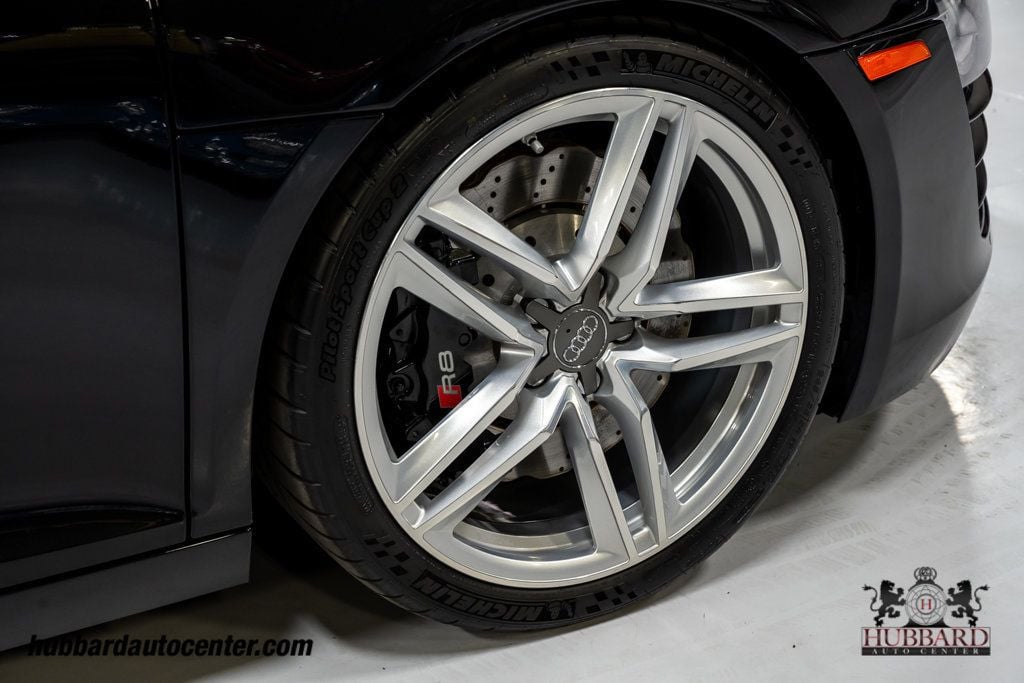2014 Audi R8 Coupe Quattro V8 photo 32
