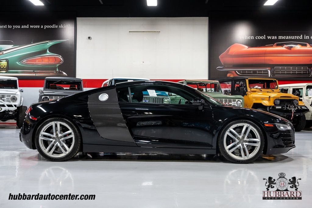 2014 Audi R8 Coupe Quattro V8 photo 33