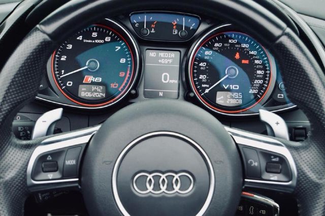 2014 Audi R8 Spyder 2dr Conv Auto quattro Spyder V10 - 23038110 - 10