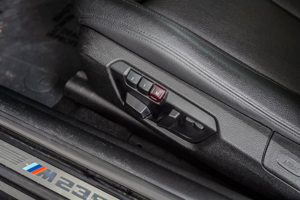 2014 BMW 2 Series M235i 6 SPEED MANUAL - RARE - WELL KEPT - VERY CLEAN - 22977037 - 35