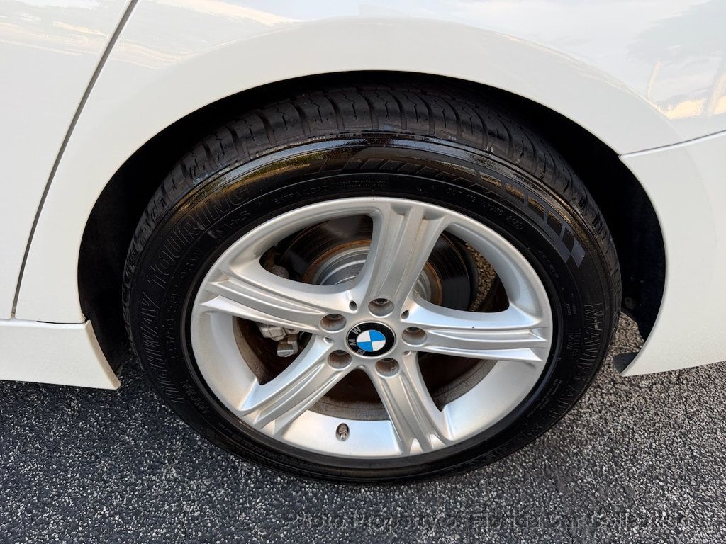 2014 BMW 3 Series 320i Sedan - 23021248 - 31