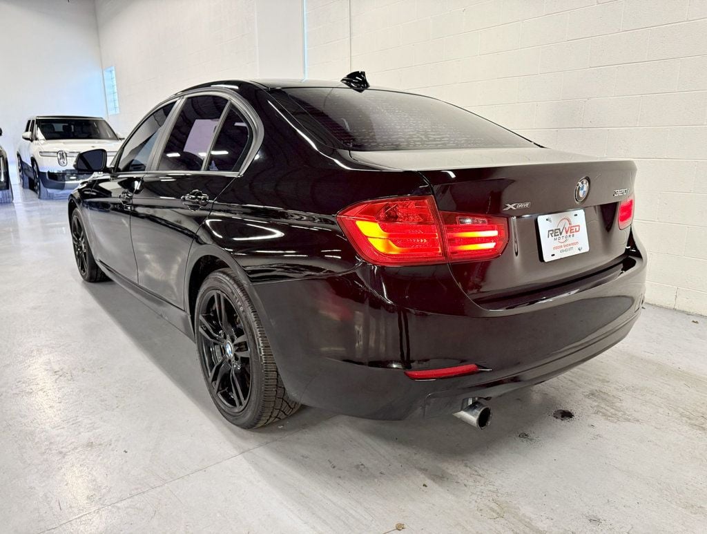 2014 BMW 3 Series 320i xDrive - 22750854 - 3