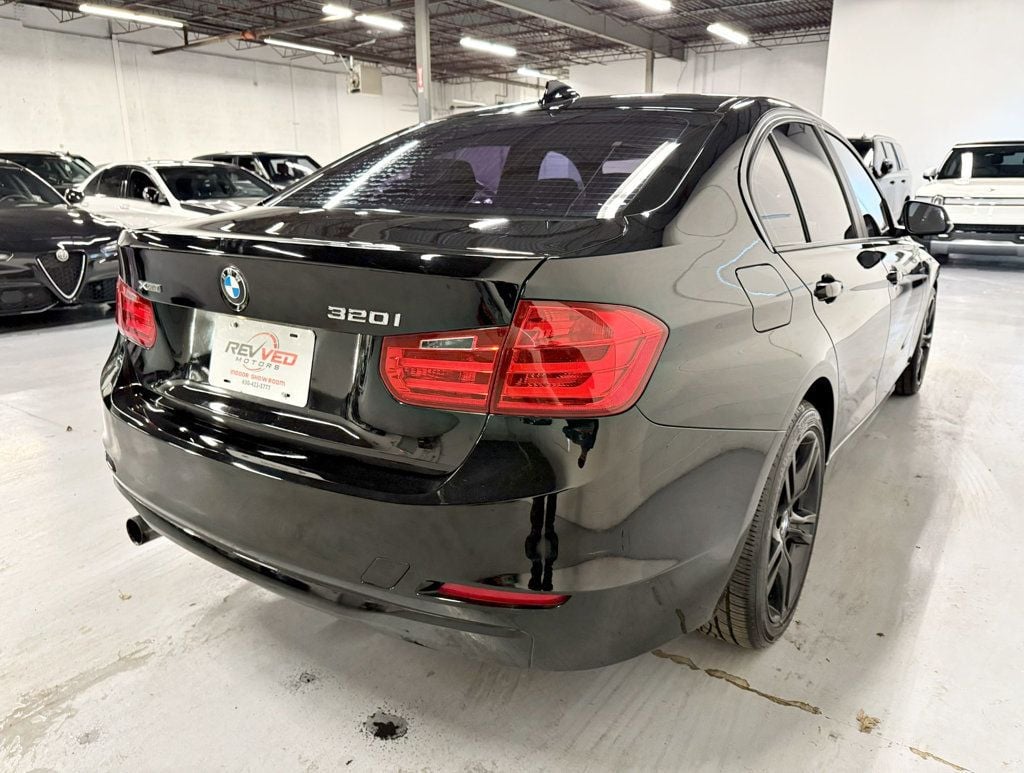 2014 BMW 3 Series 320i xDrive - 22750854 - 4