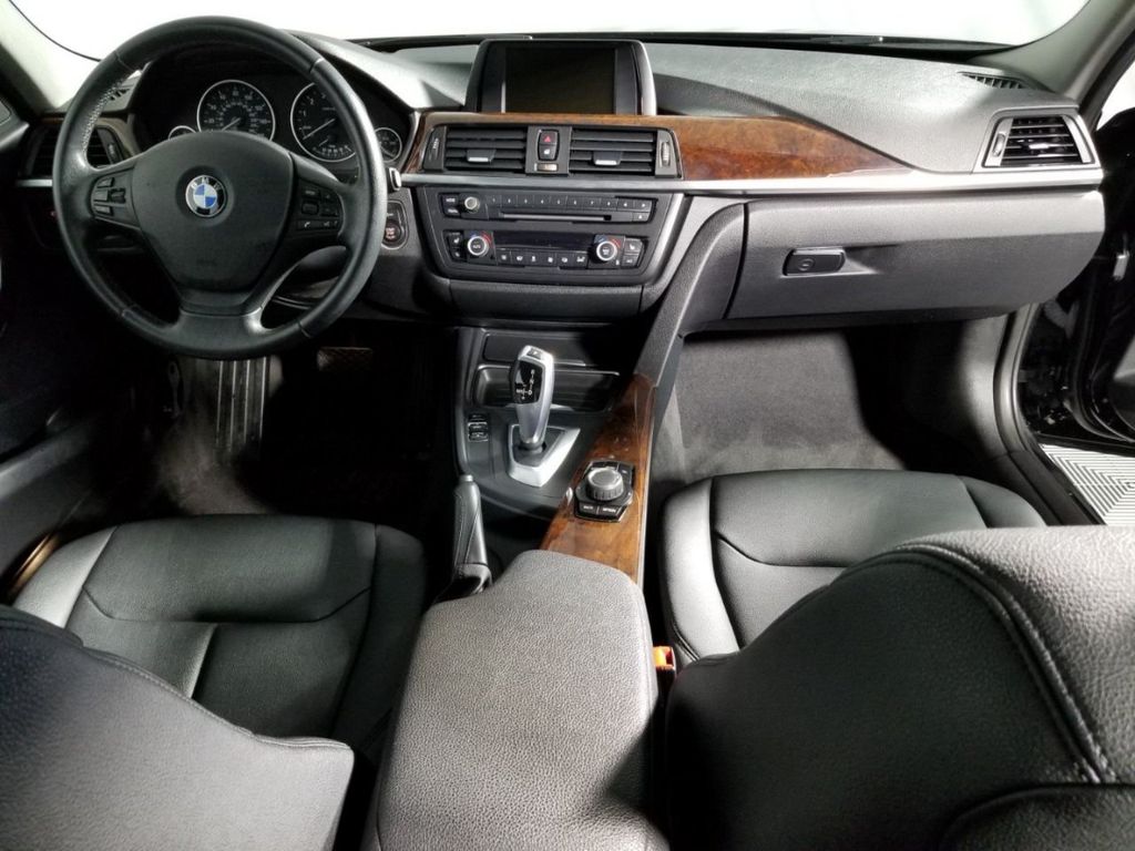 2014 BMW 3 Series 320i xDrive - 18347375 - 2