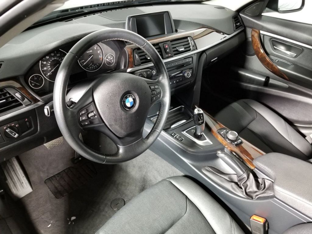 2014 BMW 3 Series 320i xDrive - 18347375 - 29