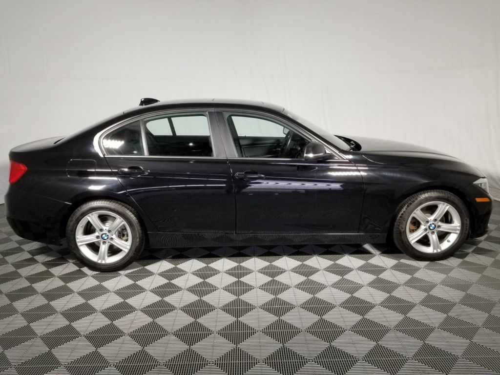 2014 BMW 3 Series 320i xDrive - 18347375 - 6