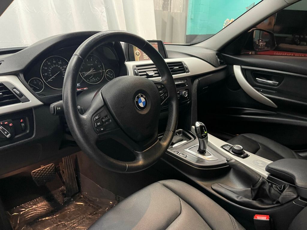 2014 BMW 3 Series 320i xDrive - 21098048 - 4