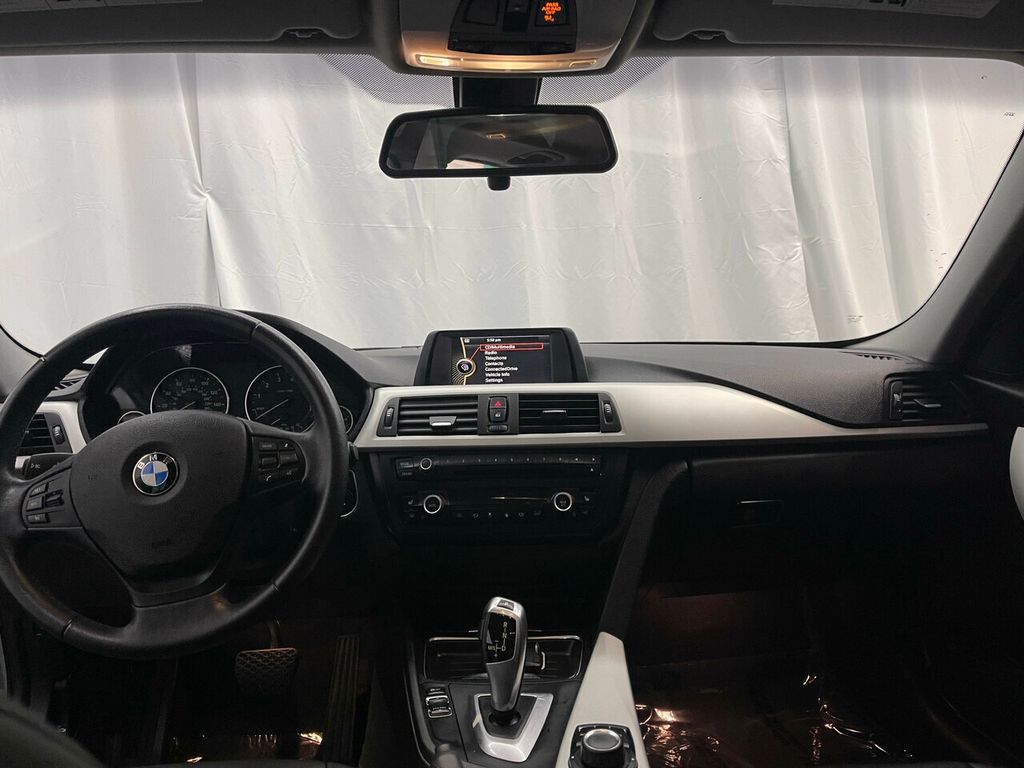 2014 BMW 3 Series 320i xDrive - 21098048 - 5