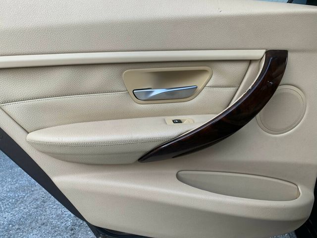 2014 BMW 3 Series 328i - 22947566 - 11
