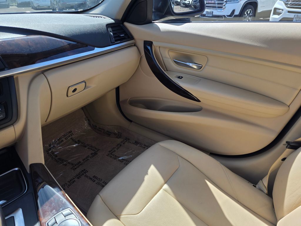2014 BMW 3 Series 328i - 23002437 - 18