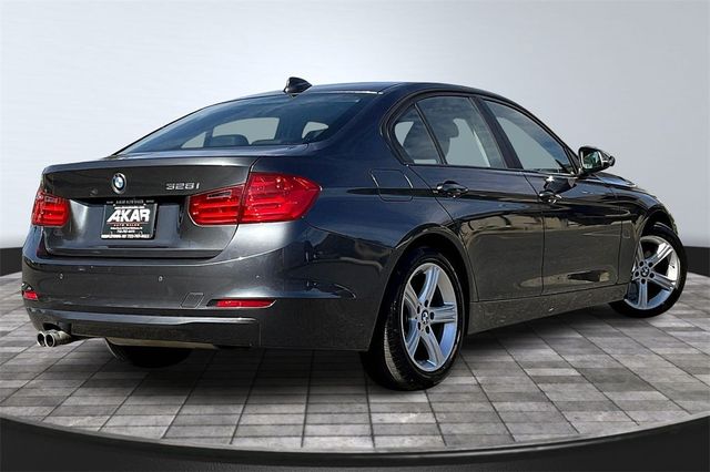 2014 BMW 3 Series 328i - 22924221 - 4