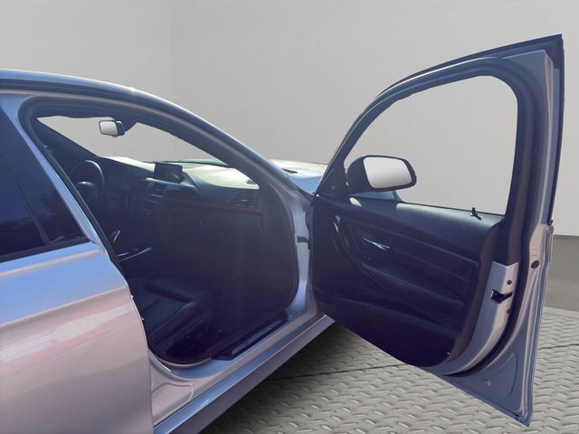 2014 BMW 3 Series 335i - 23045425 - 22
